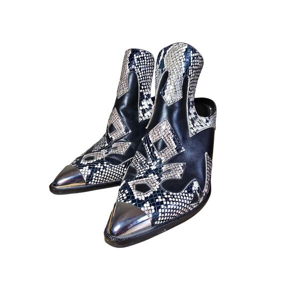 Gianni Bini Maerren Western Snake Print Capped Toe, ankle booties size 6 M - Picture 1 of 8